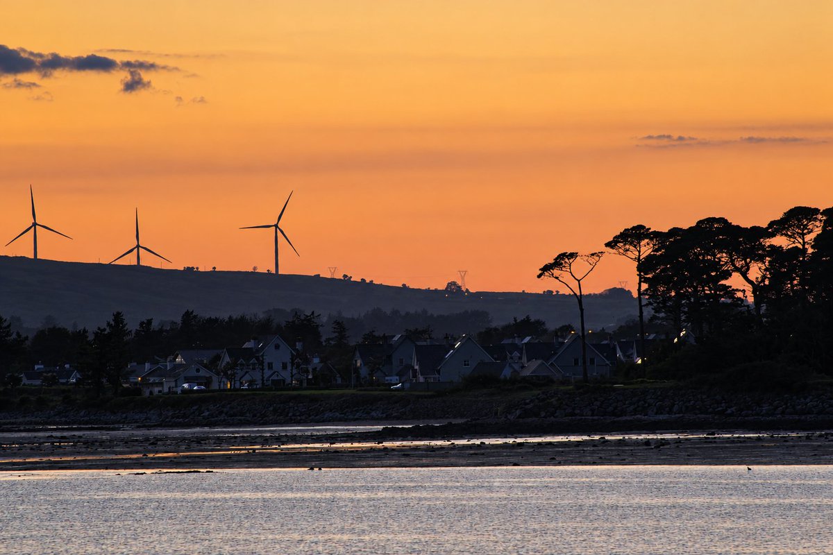 patrickkenealy's tweet photo. Along the Gold Coast road,  Ballinacourty, Co Waterford at sunset. @deric_tv @barrabest @VisitWaterford @DiscoverIreland @discoverirl @DungarvanTIO @Failte_Ireland @welovewaterford @VisitWaterford @WaterfordPocket @WaterfordGrnWay @GoToIreland @DungarvanTIO @GoToIrelandUS https://t.co/UshMgfOiqX