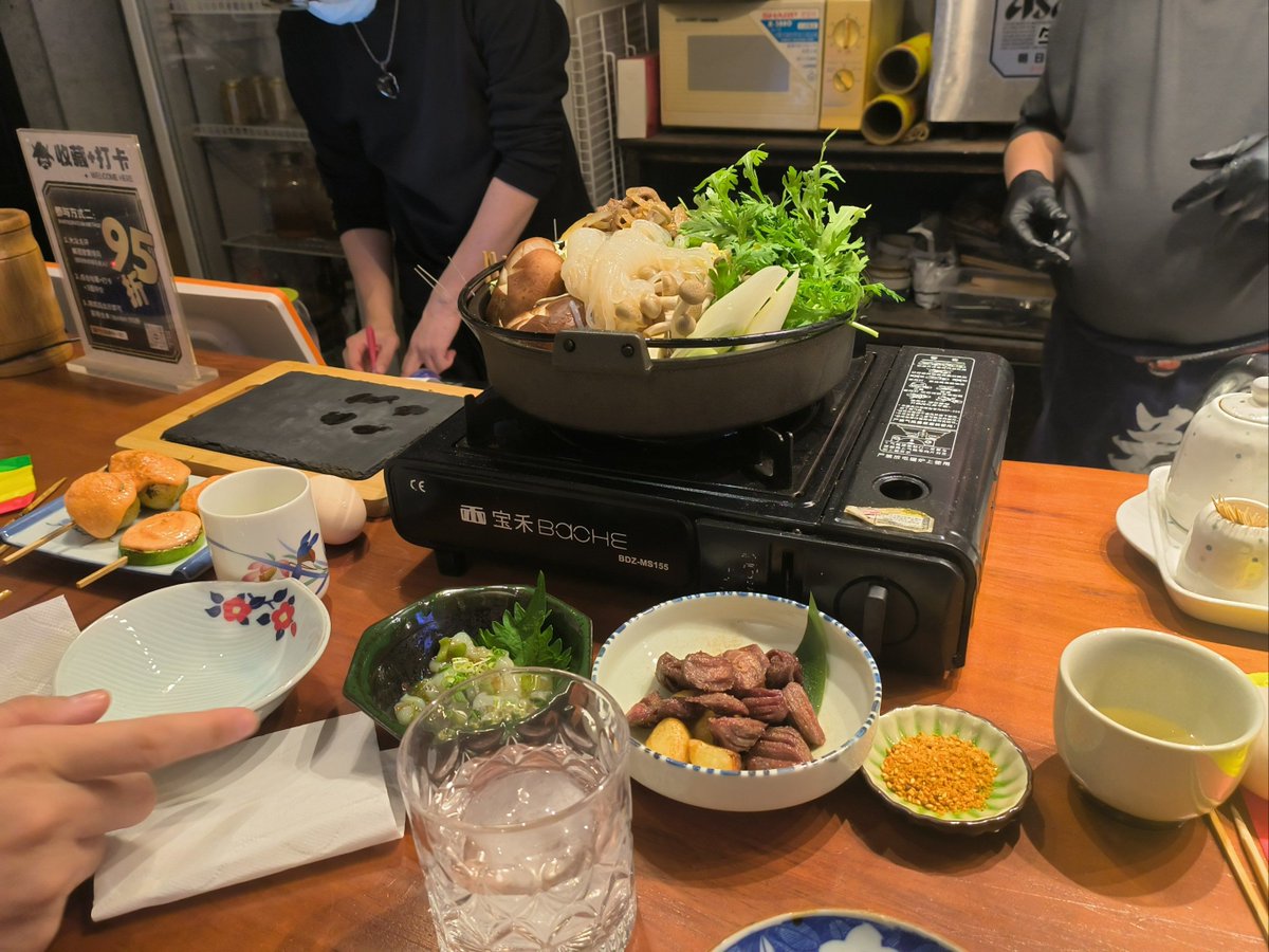Sakanenenedp's tweet photo. 肺丈饺を忘れて客に腹を割って話す、なんて滅多にないけど、今日は特別な日だね！ https://t.co/pQ0q433kle
