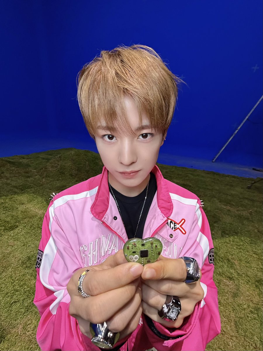 nctwishofficial's tweet photo. *ᵗᵃᵖ🧑‍💻🌳

EVERYTHING, ALL AT ONCE, NEO
https://t.co/LrMbZwt0Ol

#NCTWISH #ISPY
#NCTWISH_ISPY
#NCT_10TH_ANNIVERSARY https://t.co/Mwd9XtWDga