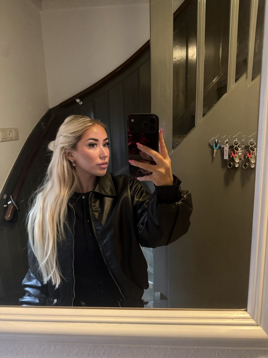 favfantacs's tweet photo. Good morning fans 🤭 https://t.co/WAYBUVkZYV