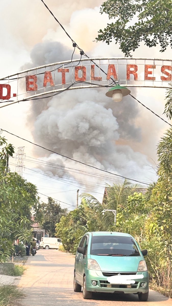 rorahyeona's tweet photo. bahkan bumi mulai pulih dengan langit biru gagal karena ulah manusia serakah. dampaknya apa? kita semua panas! #karhutla https://t.co/6HbW7yvAGs