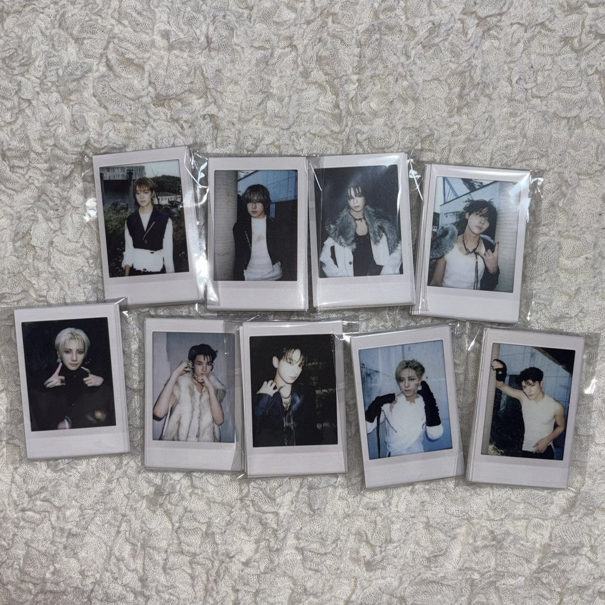 q5vjlx's tweet photo. &amp;team  お譲り
mark on me チェキトレカ
送料のみ頂ければ無償でお譲りします♩
全て10枚以上⬆️あります
・郵送希望📮
 #andTEAM_譲 https://t.co/eNgihTj3gF