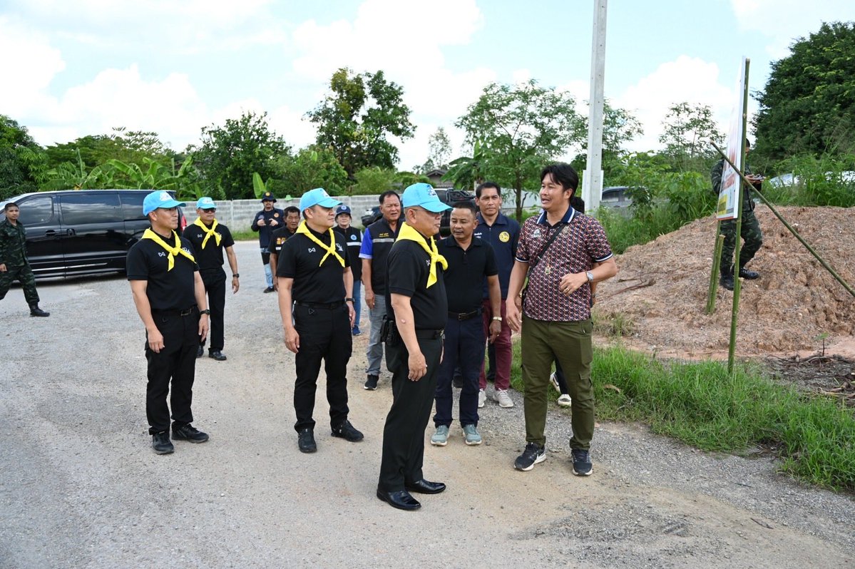 engineer_div's tweet photo. “กิจกรรมจิตอาสาพัฒนา ปรับปรุงสะพาน M4 เนื่องในวันปิยมหาราช“
พล.ต.เฉลิมพล นุตรักษ์ ผบ.พล.ช.ตรวจเยี่ยมกิจกรรมจิตอาสาพัฒนา ปรับปรุงสะพาน M4 ที่ได้สนับสนุนประชาชนที่ได้รับความเดือดร้อนจากอุทกภัย เพื่อเป็นการน้อมรำลึกในพระมหากรุณาธิคุณเนื่องในวันปิยมหาราช 23 ตุลาคม 2569 https://t.co/8IV2fOddBa