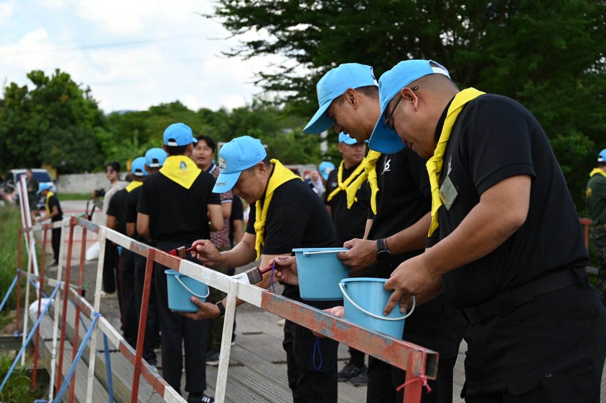 engineer_div's tweet photo. “กิจกรรมจิตอาสาพัฒนา ปรับปรุงสะพาน M4 เนื่องในวันปิยมหาราช“
พล.ต.เฉลิมพล นุตรักษ์ ผบ.พล.ช.ตรวจเยี่ยมกิจกรรมจิตอาสาพัฒนา ปรับปรุงสะพาน M4 ที่ได้สนับสนุนประชาชนที่ได้รับความเดือดร้อนจากอุทกภัย เพื่อเป็นการน้อมรำลึกในพระมหากรุณาธิคุณเนื่องในวันปิยมหาราช 23 ตุลาคม 2569 https://t.co/8IV2fOddBa