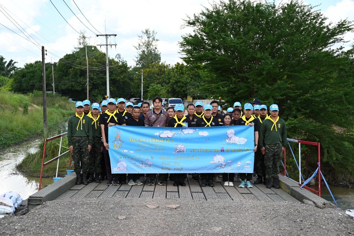 engineer_div's tweet photo. “กิจกรรมจิตอาสาพัฒนา ปรับปรุงสะพาน M4 เนื่องในวันปิยมหาราช“
พล.ต.เฉลิมพล นุตรักษ์ ผบ.พล.ช.ตรวจเยี่ยมกิจกรรมจิตอาสาพัฒนา ปรับปรุงสะพาน M4 ที่ได้สนับสนุนประชาชนที่ได้รับความเดือดร้อนจากอุทกภัย เพื่อเป็นการน้อมรำลึกในพระมหากรุณาธิคุณเนื่องในวันปิยมหาราช 23 ตุลาคม 2569 https://t.co/8IV2fOddBa