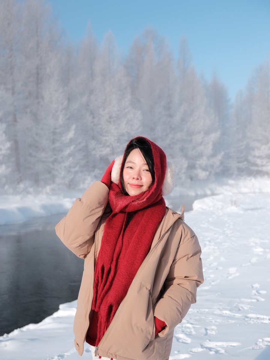 maiaracharted's tweet photo. Giữa thảo nguyên mùa đông, sông Jargant vẫn êm đềm chảy qua rừng lá kim phủ tuyết. Dù nhiệt độ xuống -50°C, dòng sông vẫn giữ hơi ấm và không ngừng chảy. https://t.co/cHJdQk6mLP