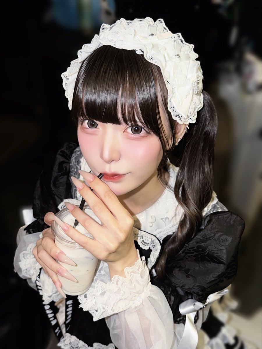 gri_sia's tweet photo. エラーが起きてるのは、世界の方なんだから。君を全肯定してあげる。 https://t.co/scJD4MgVEB