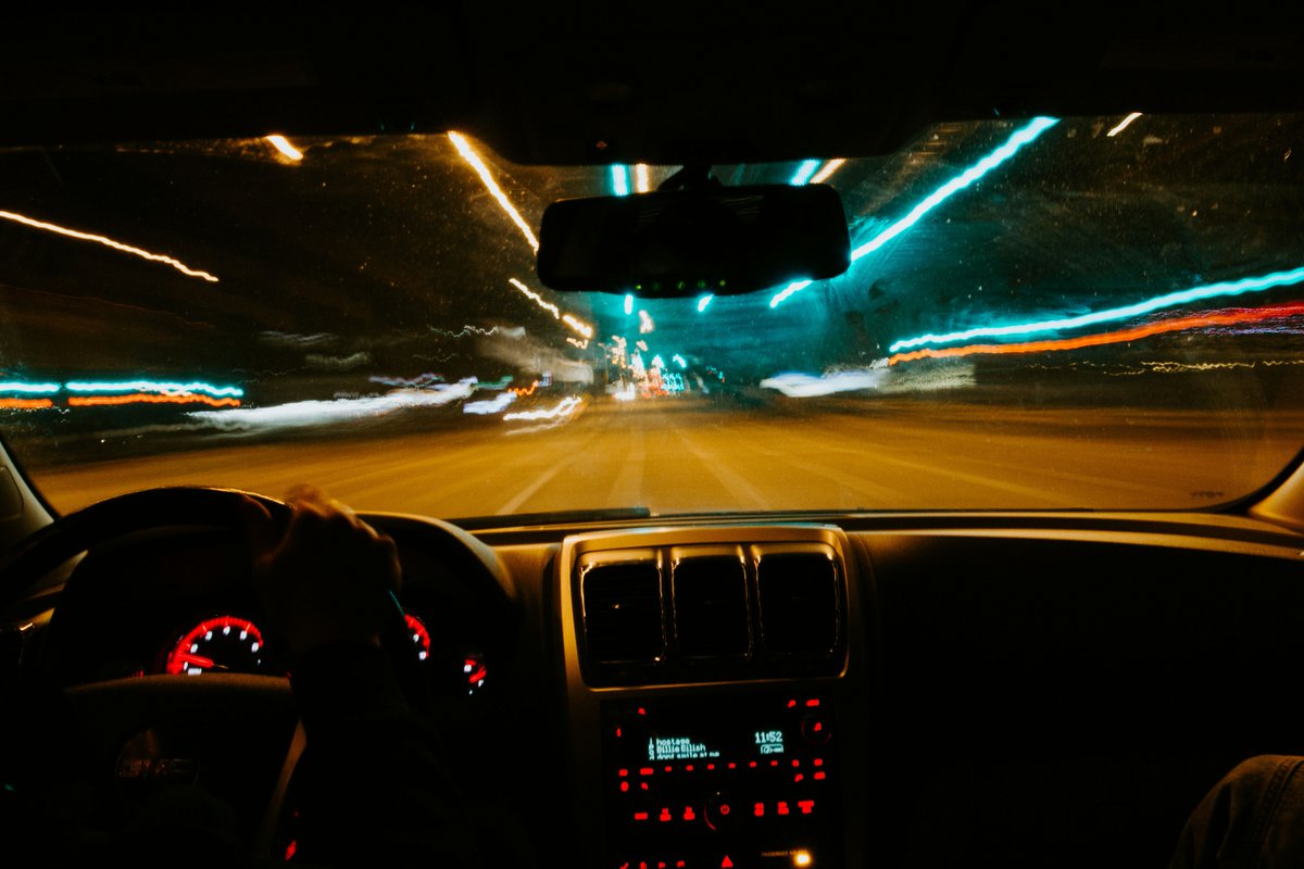 Metro's tweet photo. Wintertijd komt eraan en dat is slecht nieuws voor automobilisten die onzeker zijn in het donker www.​metronieuws.​nl/in-het-nieuws/binnenland/2026/10/wintertijd-is-op-komst-en-dat-is-slecht-nieuws-voor-automobilisten-onzeker/ https://t.co/erdfqFn4ii