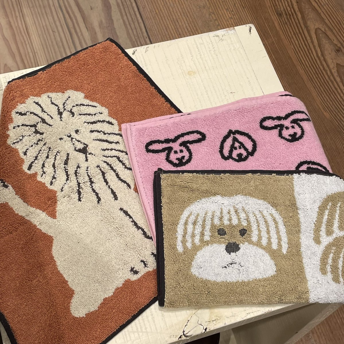 PRISM_KYOTO's tweet photo. #warmgreytail の人気タオルをご紹介します❣️
全てループ付きでフックにかけて使用できて便利✨
店頭やオンラインストアには様々な色やデザインの商品をご用意しております。
ぜひご覧くださいませ👀
オンラインストア⬇️
https://t.co/fZEjwavgKn
#barnstore #バーンストア #韓国雑貨 https://t.co/oblYreOIAj