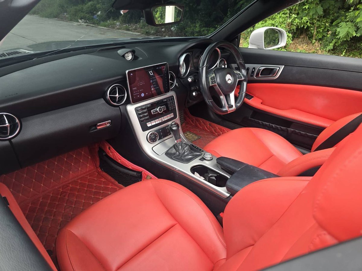 PawnCar's tweet photo. Benz SLK 200 1.8 R172 ปี13 สีเทา เปิดประทุน จอกล้อง เบาะแดง จอเอนดรอยพึ่งใส่มาเพิ่ม กระจังหน้าใหม่ ไม่ขึ้นพอต ภาษีปี70 เอกสารดี ราคา 299,000

ช่องทาง ติดต่อ
Tel. 085-514-1790
Line @car_speed (มี@ด้วยนะครับ)
หรือกด link นี้ https://t.co/L2n32wjcGV
Twitter @PawnCar

�
#รถหลุดจำนำ https://t.co/FBlCKMdvN8