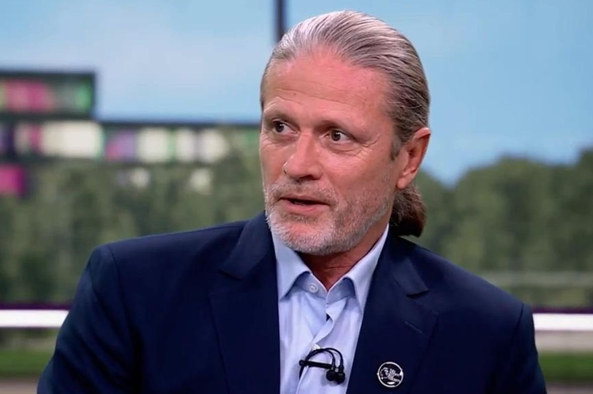 DailyFootyTakes's tweet photo. 🚨 CIVIL WAR AT OLD TRAFFORD

Emmanuel Petit hasn't held back on why Leny Yoro is struggling at Manchester United, and he puts the blame squarely on Bruno Fernandes!

"There are leaders missing at Manchester United. I don't like Bruno Fernandes' body language. I've not liked it this season and I didn't like it last season."

Petit claims that if Yoro had chosen Liverpool over United, he’d be "thriving" right now alongside Jeremy Jacquet instead of being wasted out of position under Carrick.

Add Gary Neville calling out Lisandro Martínez for damaging the kid's confidence publicly, and United's dressing room looks completely broken.

Is Bruno’s captaincy the real issue behind United's stalling stars?