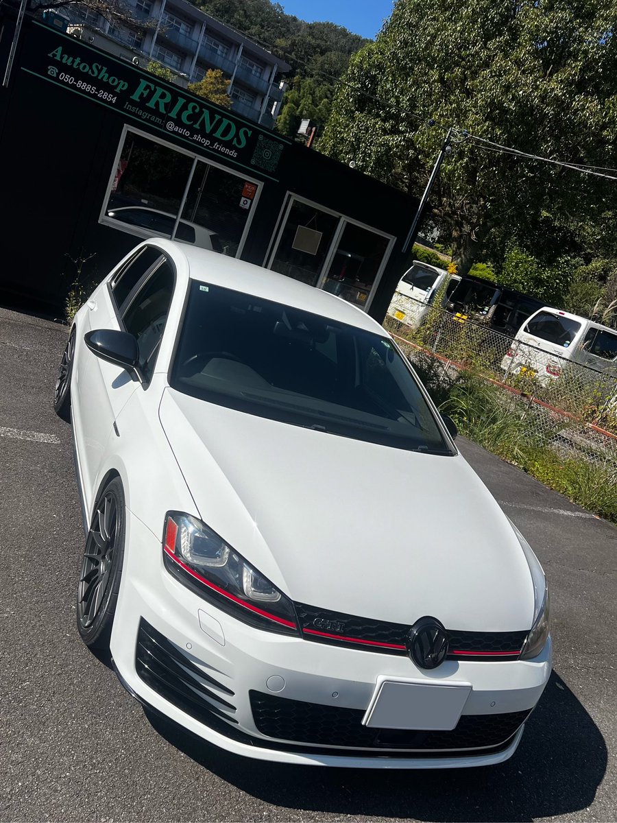 autoshopfriends's tweet photo. VW ゴルフGTI✨

カスタム多数の前期型GTIが入庫しました🚙

・アクラポマフラー
・KW車高調
・エンケイホイール
・GruppeMエアクリ

⭐️点検記録簿有り！
⭐️DSGオイル5万km、10万km時に交換済み
⭐️ウォーターポンプ、サーモスタット、オイルパン7万km時に交換済み

などなどカスタム多数です👍

走行距離11.1万km
車検2年付
乗り出し価格128万円‼️

在庫車全台、試乗も可能なので
是非お気軽に問い合わせください😊

#車 #車売ります #売ります #中古車 #中古車販売 #強化買取り #下取り #VW #ゴルフ #ゴルフGTI #ゴルフR #ゴルフヴァリアント