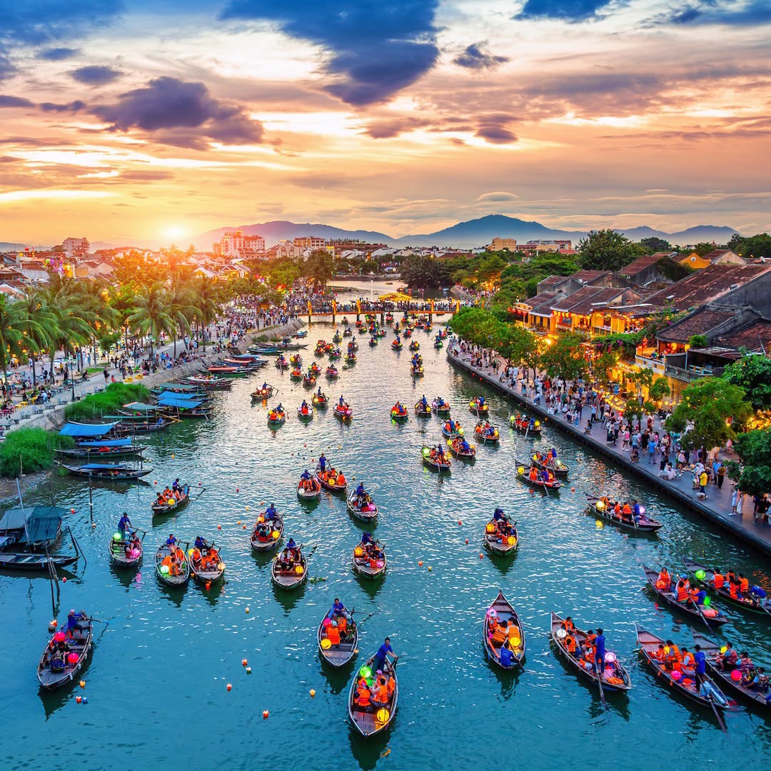 estebancuraca's tweet photo. Hoi An, Vietnam’s most beautiful old town, where timeless charm meets every street. https://t.co/EZhLp2aVJh