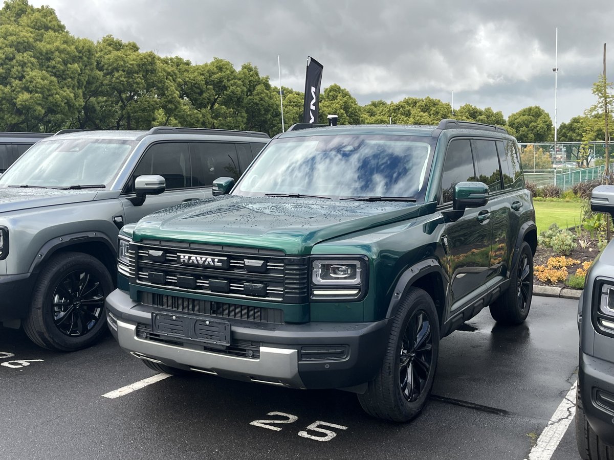 AutoTraderSA's tweet photo. The new Haval H7 launches today in three powertrain flavours, and 2 out of the 3 are HEV and PHEV to keep fuel costs manageable. We’ll be driving the HEV model first today. Stay tuned for more info!
@gwmsouthafrica_ https://t.co/SFlvpBwD2k