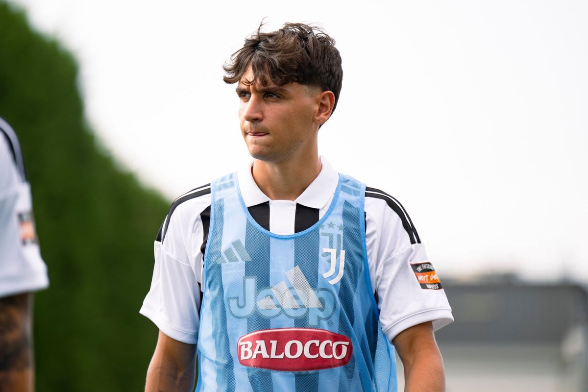 JuveFuture's tweet photo. ✅⚪️⚫️ The young winger Stefano Merola (born in 2007) has been called by Luciano Spalletti in Juventus’ First Team for the game against Stade Rennais in Europa League. https://t.co/LxbQjOnSyc