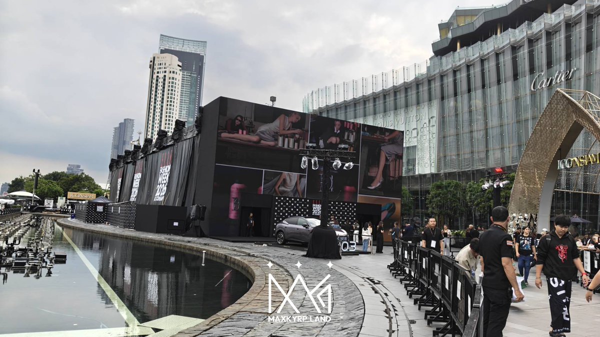 MaxkyRP_Land's tweet photo. รายงานสดจากหน้าไอคอนสยาม
ฮัลโหลพี่พร้อมแล้ววว ~

MAXKY FREE TO BE EFW26

#MaxkyatEFW26ICONSIAM
#maxky_rp https://t.co/FVSgFQ2alP