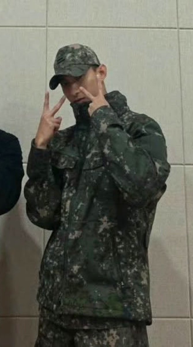 feel__218's tweet photo. 도베르만 군견 도견이ㅋㅋㅋ
왜요. https://t.co/Ejilne3F5R