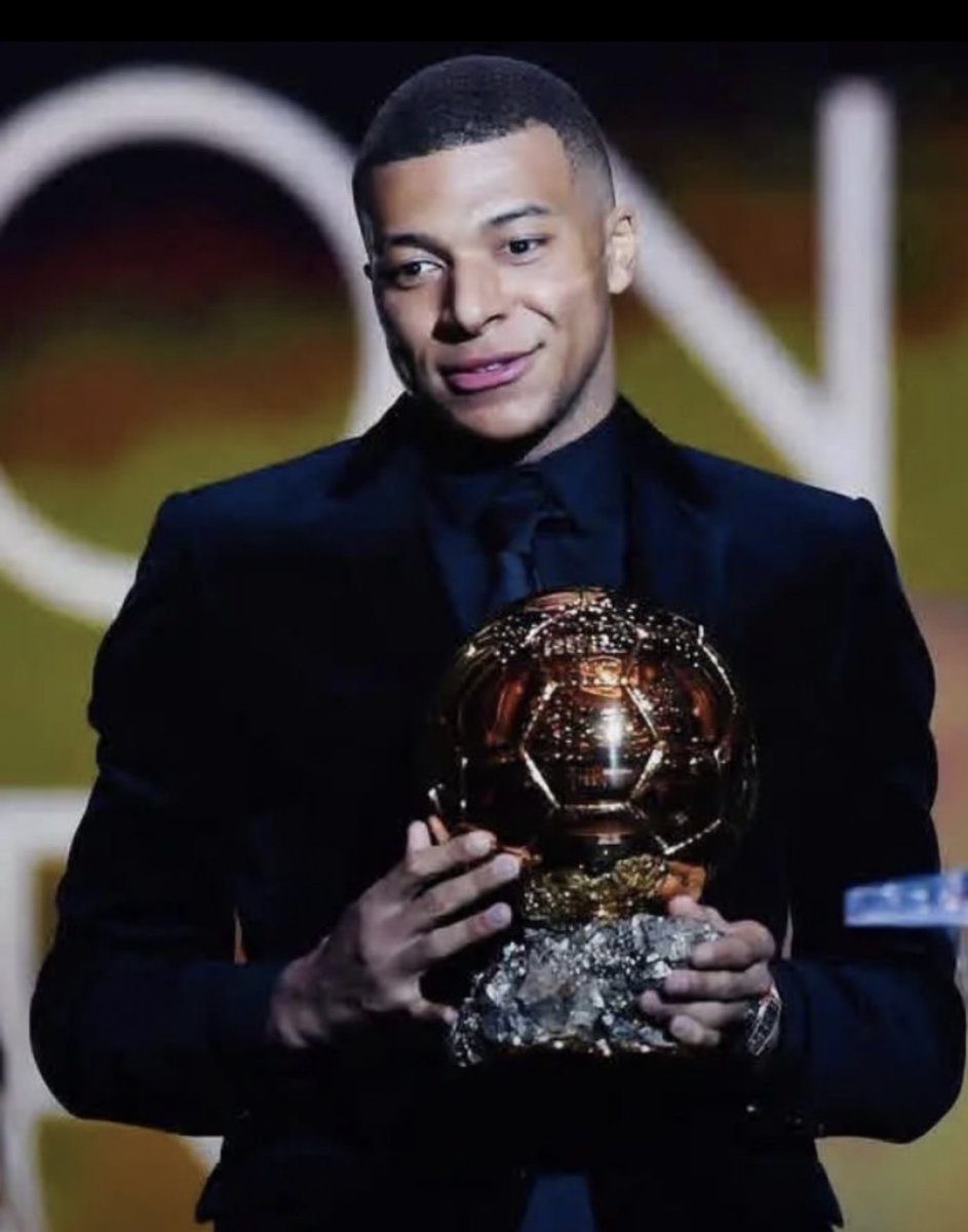 FootballerHQ's tweet photo. 🚨Breaking: Kylian Mbappe will immediately travel to London for Ballon d’or ceremony after El Classico.👀 https://t.co/WzmJ9aLyLE