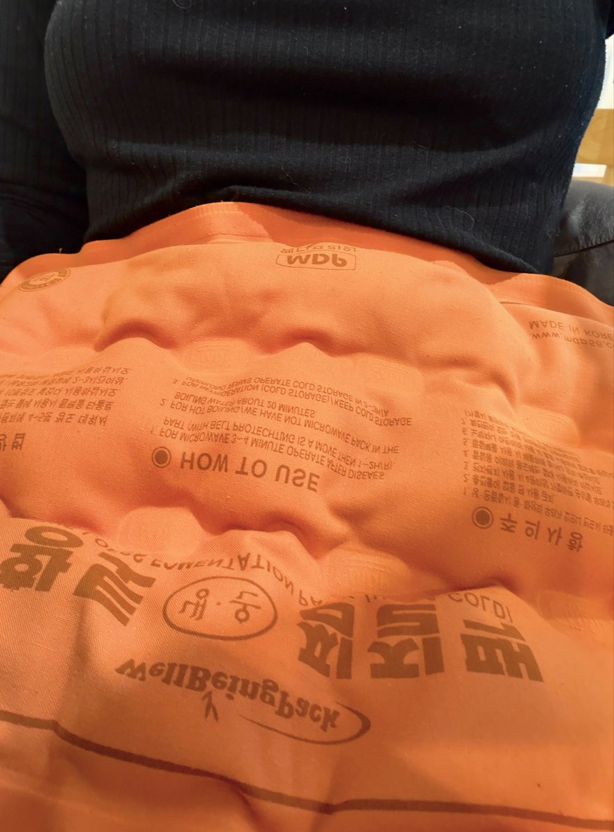 jiana_s2's tweet photo. 사랑하는 티친여러분 저 소소하게 홍보 하나만 햐도 될까요? 제가 좋아하는 친구가 브런치카페를 오픈했습니다... 사워도우 전문이라 빵이 진짜 맛있고 디저트도 잘해요 사장님이 커피에도 진심이라 천만원짜리 머신을 들여놨읍니다 또 얼마나 친절하냐면 나 추워보인다고 황토핫팩 데워줌 여기카펜디 https://t.co/1IydxrkMtA