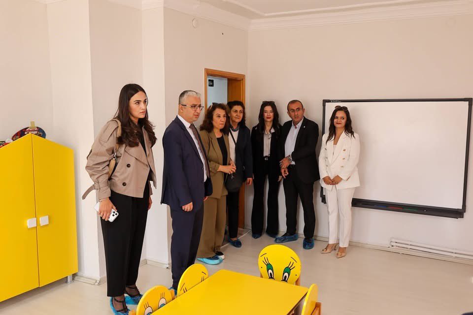 KMarasYeniParti's tweet photo. 📍 Elbistan

İl Başkanımız Sayın Ünal Ateş, Elbistan İlçe Başkanımız Sayın Onur Gürbüz’ün eşine ait Gürbüz Çocuk Gündüz Bakımevi ve Kreşi’nin açılışı dolayısıyla iyi dileklerini ileterek yeni iş yerinin hayırlı olmasını temenni etti. https://t.co/9ODCNjkKUy