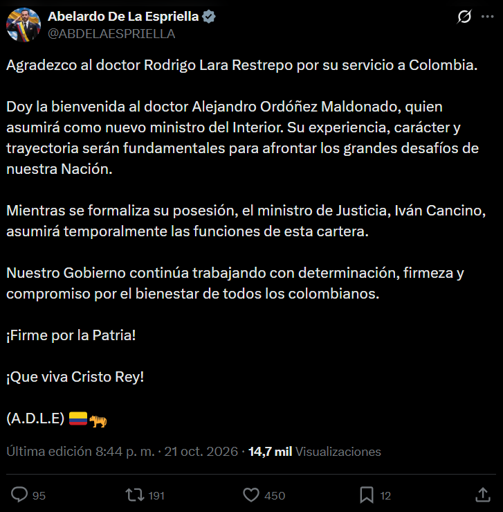 Matador000's tweet photo. Ya me imagino la escena: Rodrigo Lara esposado a una reja del Capitolio, rodeado de policías. Se acerca el esposo de la ratita y, desafiante, le dice:

«¡Ajá! ¿Así que tú eres alias “Happy” Lara, el que se le dio balín al presupuesto nacional?».

¡Bienvenido a la Patria milagro! https://t.co/3swejFkRWn