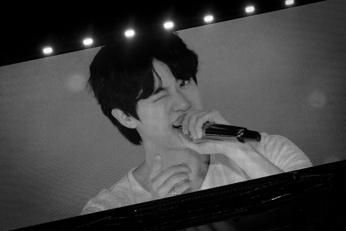 gmanews's tweet photo. ‘YAN ANG BOYFRIEND KO 🤗

LOOK: BTS’ Jin is serving visuals featuring behind-the-scenes snaps from the group’s ARIRANG World Tour in an instagram post today, Oct. 22.

Visit https://t.co/X9rOAFPvPp for more updates. https://t.co/CQaLrLnN1S