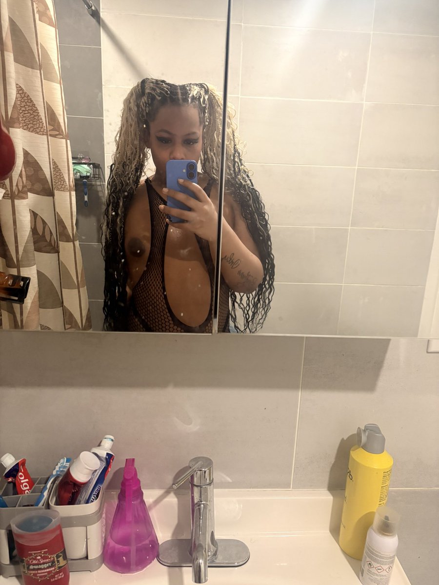 NiyajFromDa9's tweet photo. Mmm, tough crowd🫩
But imma work my set🙂‍↔️

#newyork #nyc #trans https://t.co/09VIRBHKCK