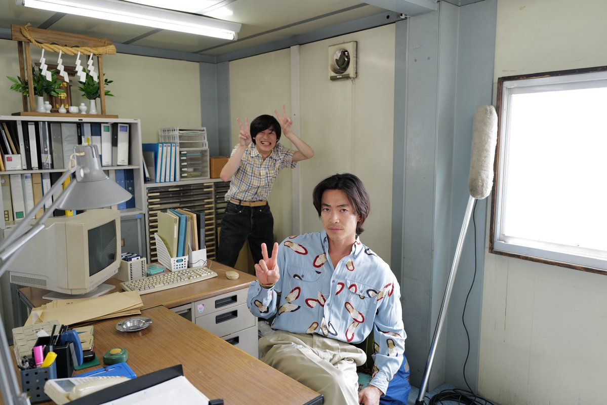 zetsubou_ktv's tweet photo. 《 📸 》
#大東駿介 𝐩𝐡𝐨𝐭𝐨 𝐛𝐲 #八村倫太郎

撮影の合間、
私物のカメラを持ち込んで
写真を撮っていた八村さん
そんな八村さんの被写体率No.1だった
大東さんのお写真集📚

⏰ 全４話無料見逃し配信は本日𝟐𝟑:𝟓𝟗まで❗️
🔗 https://t.co/DdaVMF2GIT

#絶望できない男 https://t.co/8RaTH3RJ5U