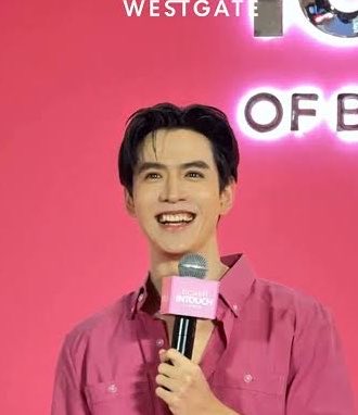 Ticha_Elsa's tweet photo. เทียบช็อตต่อช็อค
🚨ไรผม ✅
🚨จมูก✅
🚨ตา✅
🚨คาง✅
ก็น่าจะมีแค่แด้มที่ดูซูบไป น่าจะเปลี่ยนช่างแล้วไลหน้าแบบแม่แองเจลิน่าดูสิเข้มเชียว!!!

ไม่มีอะไรหรอกสู🔥
#ฟิล์มธนภัทร https://t.co/92GtkD84Sx