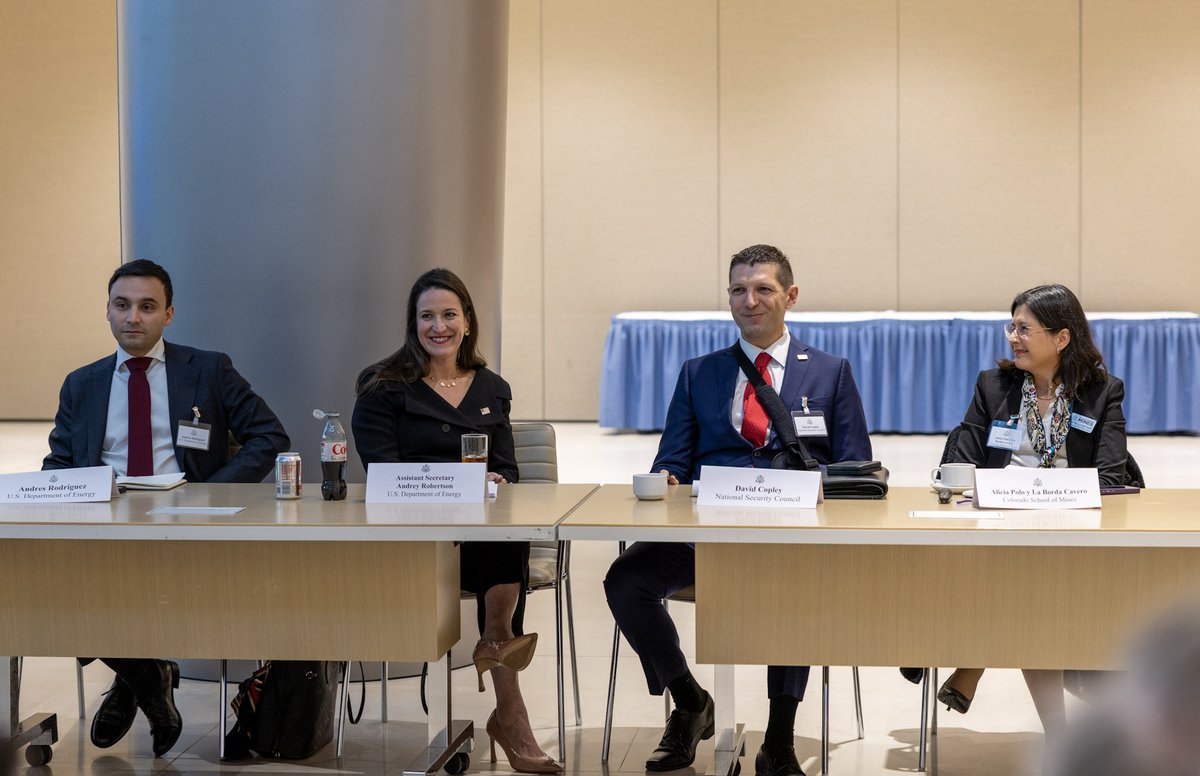 USAinUK's tweet photo. Critical minerals are indispensable to our national goals because they literally power our tech-driven world. We brought together U.S. leaders and industry partners to discuss the challenges and opportunities to develop secure, diversified, and resilient copper and critical mineral supply chains.