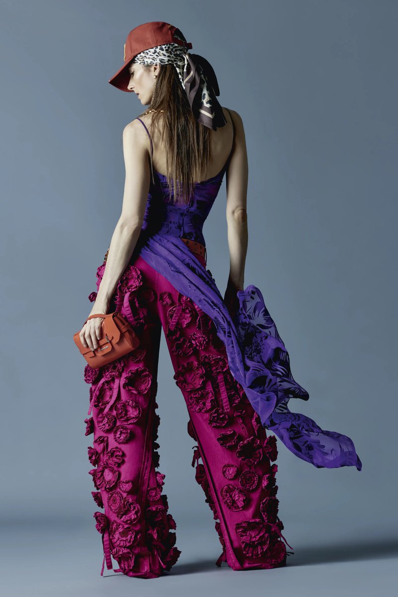 DressedDailyy tweet picture