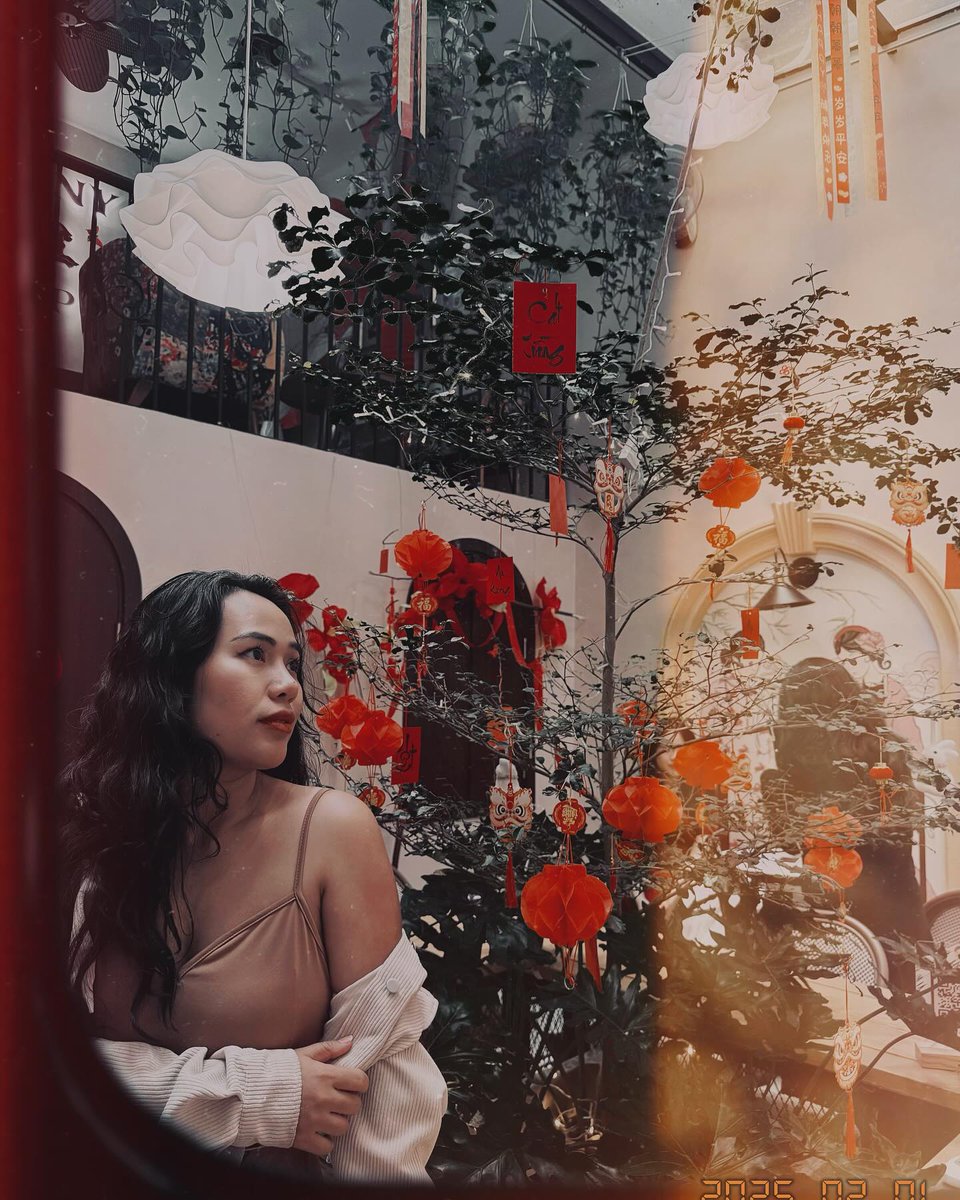 lucrediaz93's tweet photo. Chúc mừng năm mới! Mặc thế gian ồn ào, náo nhiệt, chúc chúng ta mãi là chính mình. https://t.co/hX5DnLRiFR