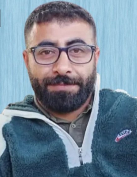 Limter_is's tweet photo. Yönetim Kurulu üyemiz Kenan Hesass, bugün görülen ilk duruşmasında tahliye oldu.

Hoş geldin! ✌️

#TutsakSendikacılaraÖzgürlük
#SınıfSendikacılığı
#SendikalMücadele https://t.co/BtG2wwu0Ya