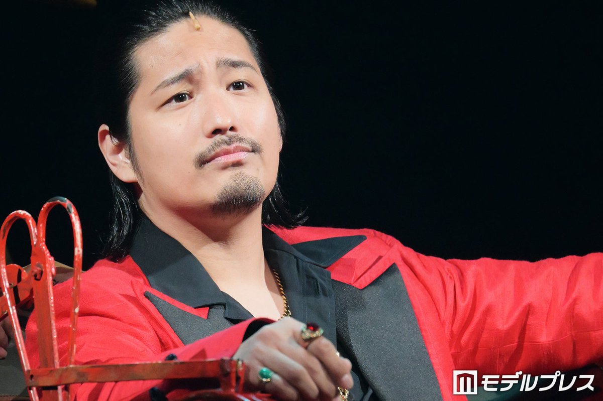 modelpress's tweet photo. 元WEST.桐山照史、プレビュー公演舞台裏で号泣
https://t.co/Okp3UiwsxT

桐山は「2024年にオールキャストのオーディションを受けて、そこからの2年間で僕自身もいろいろなことを経験して」と回顧。さらに「もちろんプレッシャーを感じていて、幕が下りたときに僕は号泣してしまって（笑）。なんか分からない、言葉で表せられない涙が出てしまって」と明かし「お客様の拍手の圧とかを忘れずに、最後まで走り切りたいなと思っております」と意気込みを語った。

「ミス・サイゴン」開幕直前会見✨