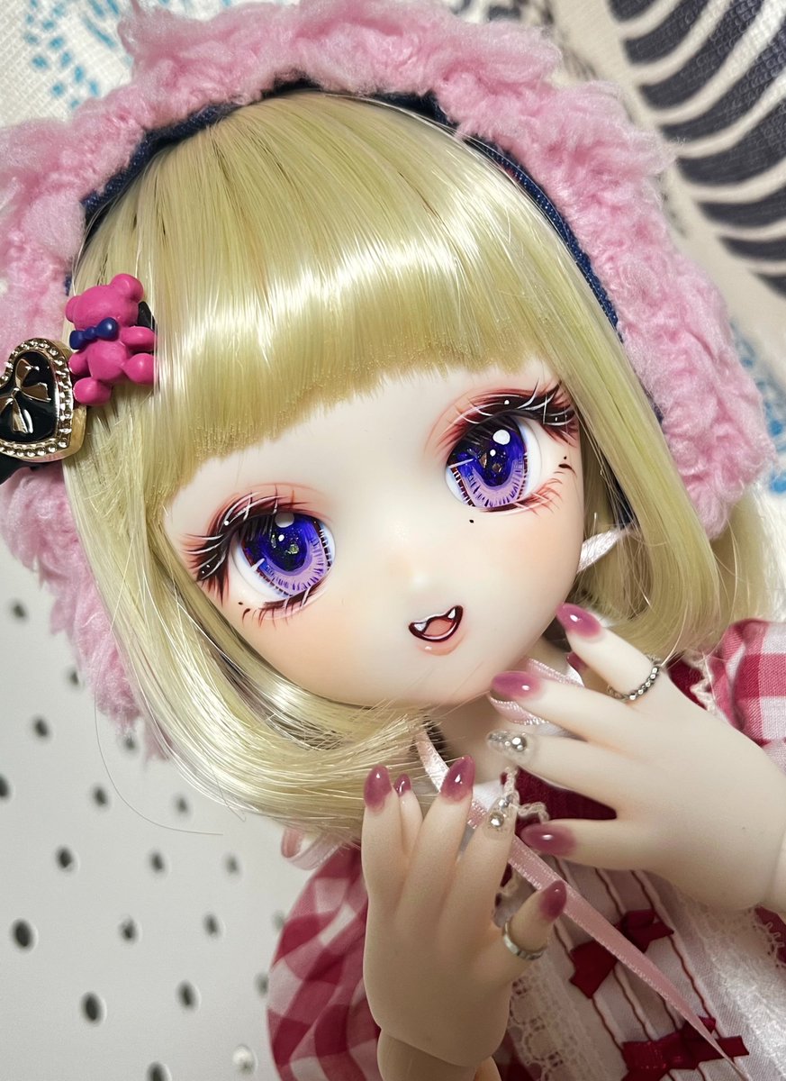 marinesnowyuki's tweet photo. DDH28 セミホワイト肌
ヘッド＋手描きアイ  22,000円
ヘッドはアクリル絵具、パステルで着彩し、ラメを乗せた後にコーティングしています。
アイは着彩後にレジンコーティング済みです。
(チリ混入やムラがある場合があります)
耐水性はある程度ありますが、強く擦るとメイクが落ちる可能性があります https://t.co/TnciVx0GlA