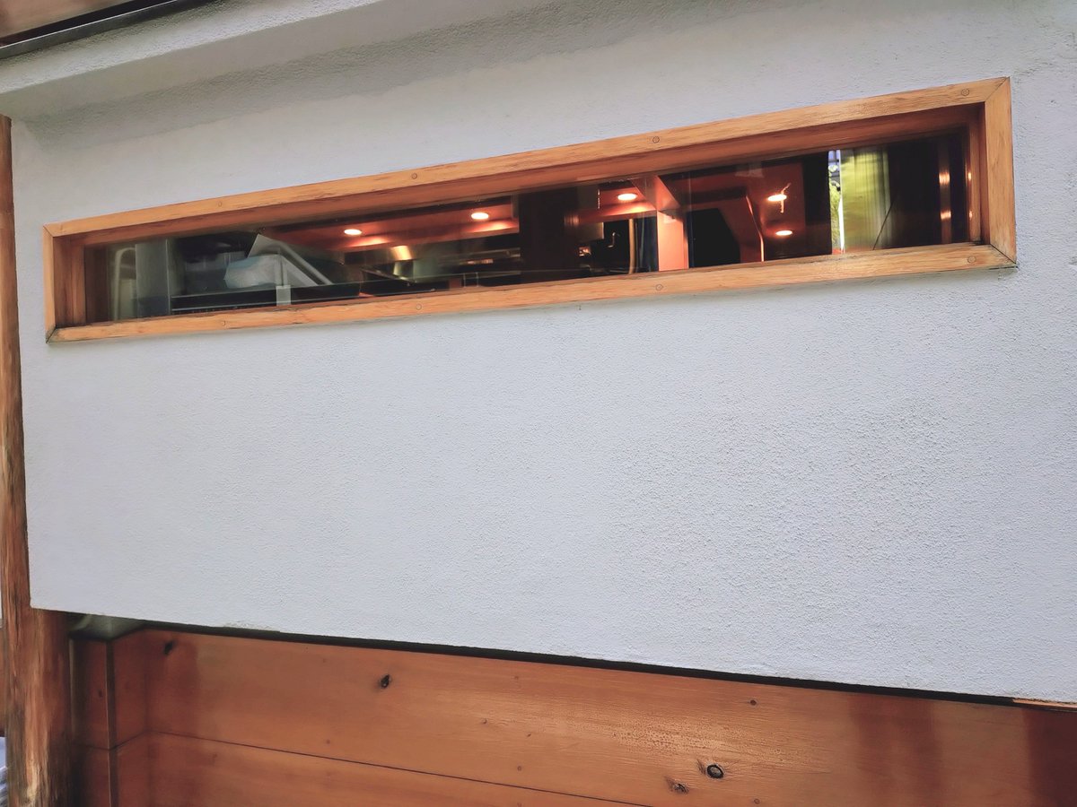 morimist's tweet photo. 聖地巡礼第二弾！
ぽーくんが行ったらーめん屋さん

いつもはすごい行列みたいですが
今日はそんなに待たないで入れました

鶏白湯のスープが濃厚でとても美味しくいただきました😊🐻‍❄️

また日本に来てね〜💕

กลับมาญี่ปุ่นอีกนะ!

#porsuppakarn 
#duangwithyou https://t.co/xptnpo2ENx