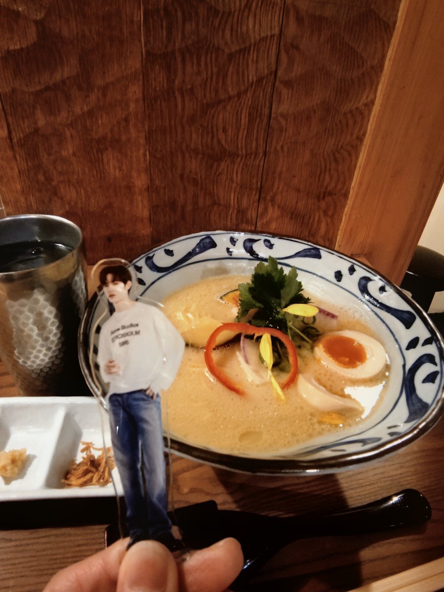 morimist's tweet photo. 聖地巡礼第二弾！
ぽーくんが行ったらーめん屋さん

いつもはすごい行列みたいですが
今日はそんなに待たないで入れました

鶏白湯のスープが濃厚でとても美味しくいただきました😊🐻‍❄️

また日本に来てね〜💕

กลับมาญี่ปุ่นอีกนะ!

#porsuppakarn 
#duangwithyou https://t.co/xptnpo2ENx