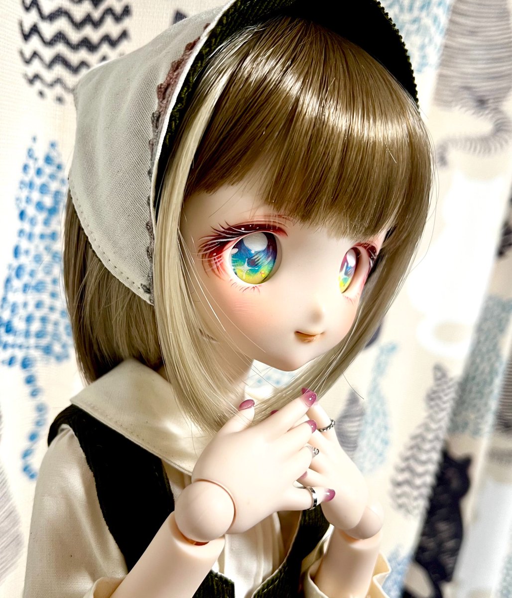 marinesnowyuki's tweet photo. DDH22 セミホワイト肌
ヘッド＋手描きアイ  22,000円
ヘッドはアクリル絵具、パステルで着彩し、ラメを乗せた後にコーティングしています。
アイは着彩後にレジンコーティング済みです。
(チリ混入やムラがある場合があります)
耐水性はある程度ありますが、強く擦るとメイクが落ちる可能性があります https://t.co/Bb34XI3QTC