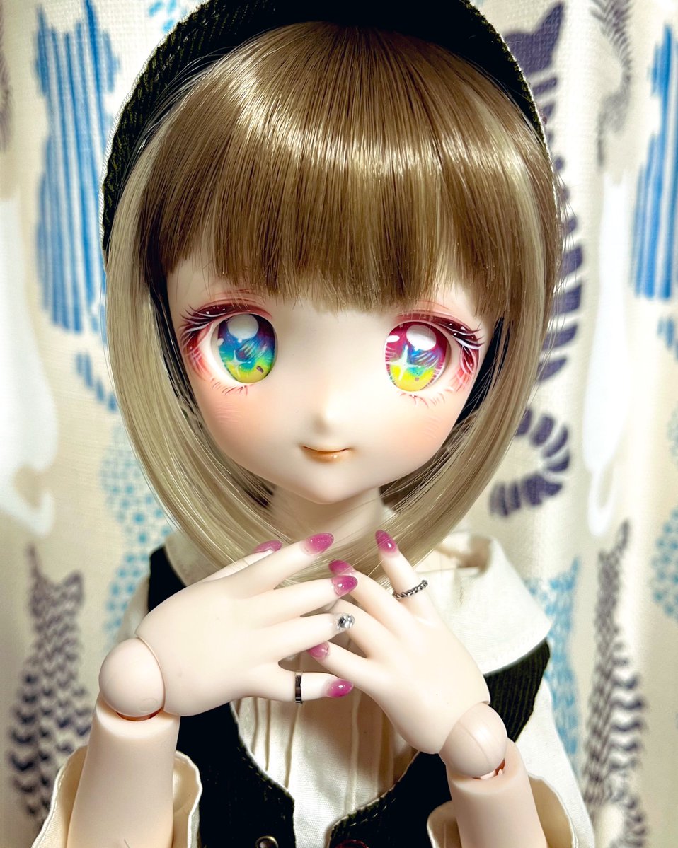 marinesnowyuki's tweet photo. DDH22 セミホワイト肌
ヘッド＋手描きアイ  22,000円
ヘッドはアクリル絵具、パステルで着彩し、ラメを乗せた後にコーティングしています。
アイは着彩後にレジンコーティング済みです。
(チリ混入やムラがある場合があります)
耐水性はある程度ありますが、強く擦るとメイクが落ちる可能性があります https://t.co/Bb34XI3QTC
