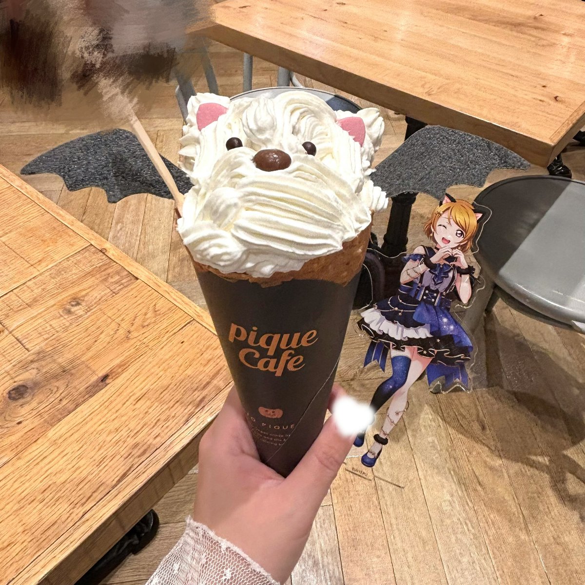 po874co's tweet photo. クリームもりもりハロウィンクレープ美味しかった〜𐔌՞҂ ˕ ֊՞𐦯ᜊ
わんちゃん可愛い🐶🤍 https://t.co/goZuReRl8u