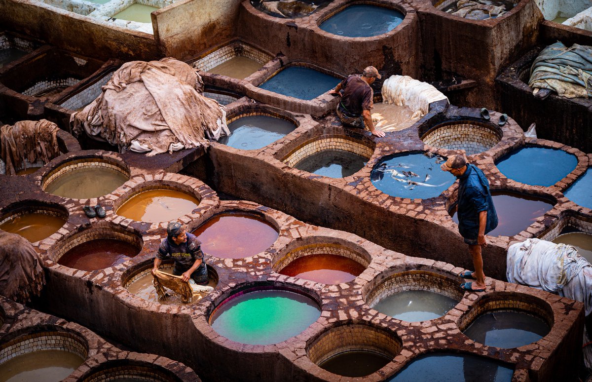 cotisa02's tweet photo. Marrakech’s tanneries near Bab Debbagh preserve a centuries-old craft. Watch artisans dye hides in stone vats, where tradition, skill, and the city’s cultural heritage come vividly to life. https://t.co/xTfQil1Lcn