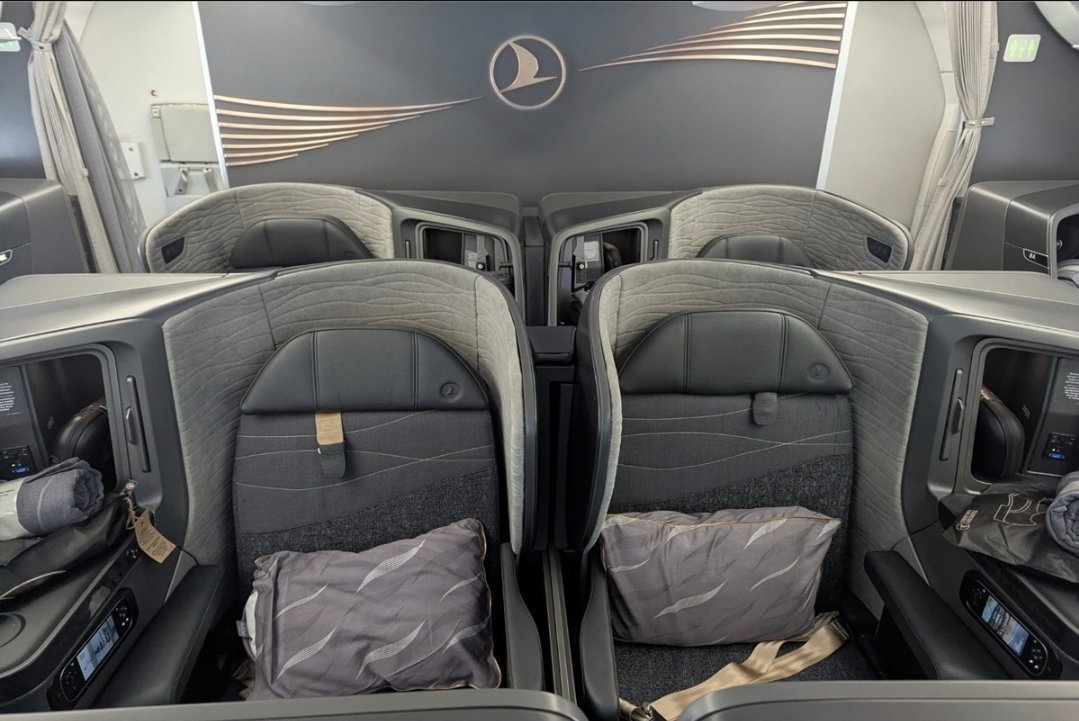 lerrtratkosum's tweet photo. oh benerrrrrr couple seat oh benerrrrr couple https://t.co/wToi5BzXX4