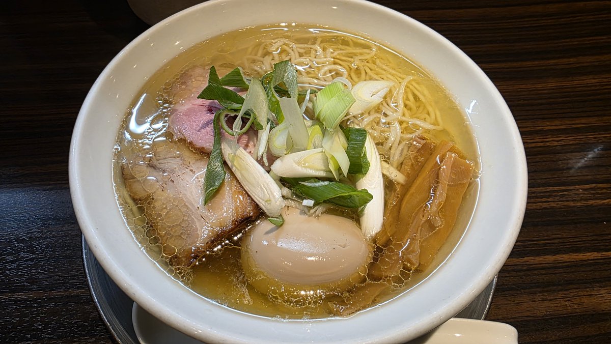 RiRaiderXV's tweet photo. らーめん剣豪 味玉鶏塩らーめん食べます https://t.co/EcLTmtLCd0