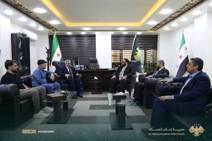 RojavaGundem6's tweet photo. 📍Haseke Valisi Nureddin Ahmed ile Suriye Geçiş Hükümeti Sanayi ve Ticaret Bakanı arasında bir görüşme gerçekleşti. https://t.co/bfFKH17E6T