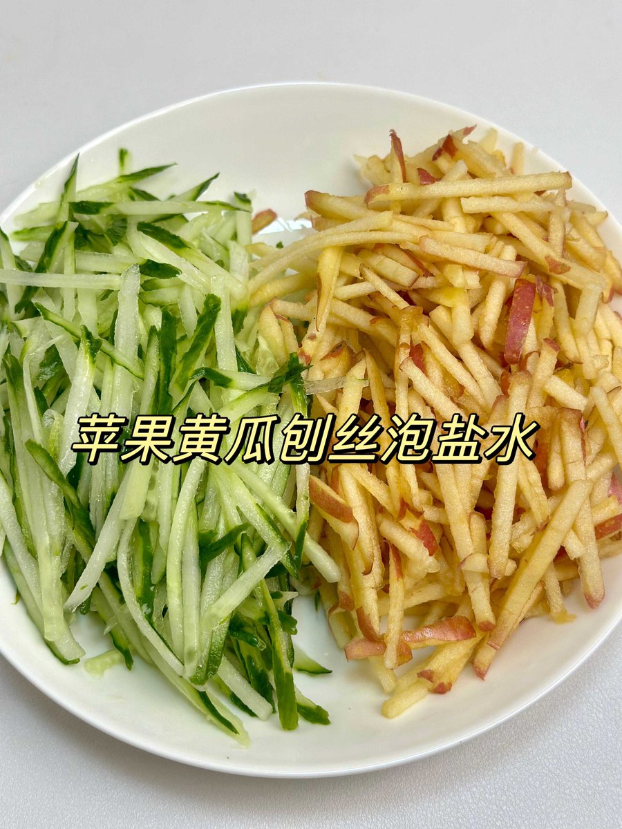 4vJsU2TSy0bPv6S's tweet photo. [レモンときゅうりを詰め込んだパクチーサラダ、最高！]， https://t.co/p3UTQ4cS5g