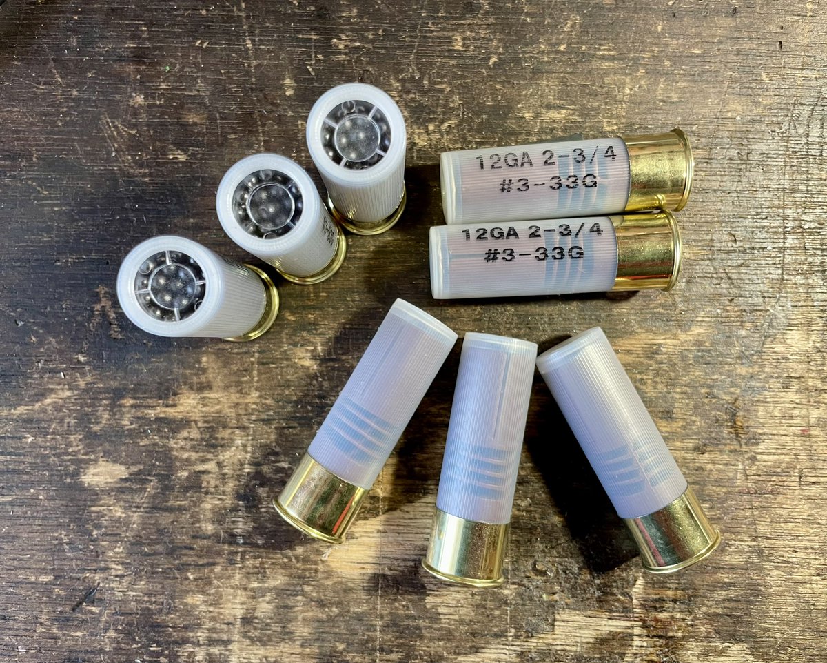 sgth45's tweet photo. 今週末は🔥🔥🔥メチャサバ🔥🔥🔥

This is not ammunition;
it is merely a dummy cartridge.

散弾、3種類。

000Buck 6P
#3-33G
#7.5-33G

比較的低価格『SABOT SLUG』4種類。

ShotShellのラインナップがガラッと変わります‼︎

#拡散希望
#メチャサバ
#BirdShot
#SabotSlug
#サージェンツハート https://t.co/QngJfUp4MD