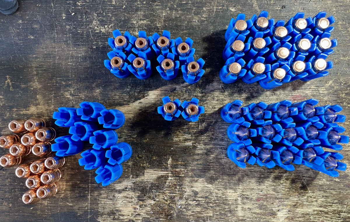 sgth45's tweet photo. 今週末は🔥🔥🔥メチャサバ🔥🔥🔥

This is not ammunition;
it is merely a dummy cartridge.

散弾、3種類。

000Buck 6P
#3-33G
#7.5-33G

比較的低価格『SABOT SLUG』4種類。

ShotShellのラインナップがガラッと変わります‼︎

#拡散希望
#メチャサバ
#BirdShot
#SabotSlug
#サージェンツハート https://t.co/QngJfUp4MD
