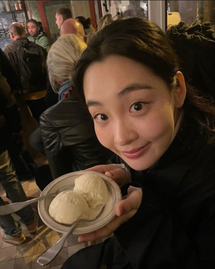 leidohyurn's tweet photo. I was just looking for some ice cream, but having her there made the whole thing ten times better. We probably spent more time deciding what to get than actually eating it, but that’s pretty much how it goes with us. https://t.co/36xupi0lXs