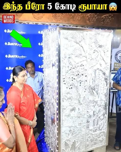 PriyankaSmile01's tweet photo. ₹10,000 வச்சி வாங்குன வெள்ளி பீரோவாடா @AravindRajaOff 🤡 https://t.co/dwKMEMrH7N