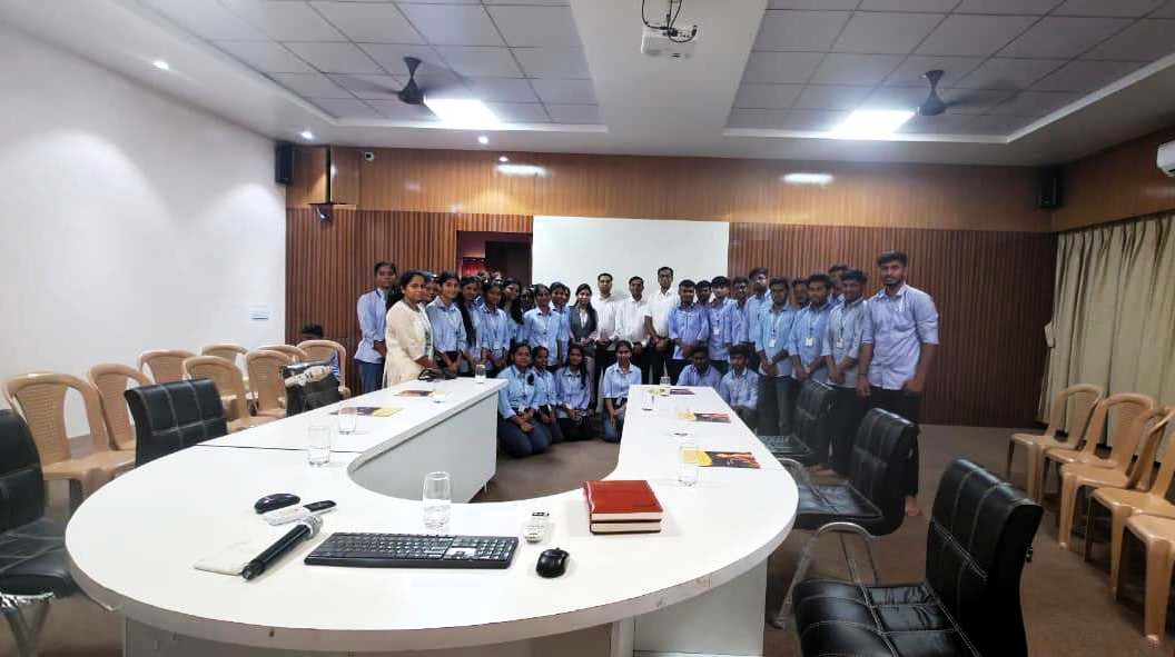 MIT_Updates's tweet photo. The first-year students of our MIT College of Food Technology, undertook an educational to Zarikar Masale, located at Zari, Parbhani, to gain practical insights into spice processing operations and industrial practices in the food processing sector. #mit_csn #foodtechnology https://t.co/a5c1eLBKJV